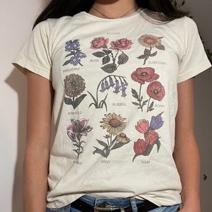 🤍 Urban Outfitters Floral Tee 🤍